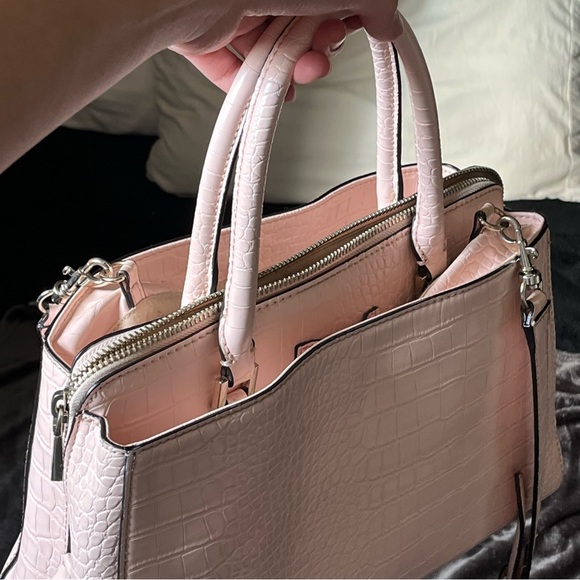 Light Pink Guess Bag - Picture 6 of 10